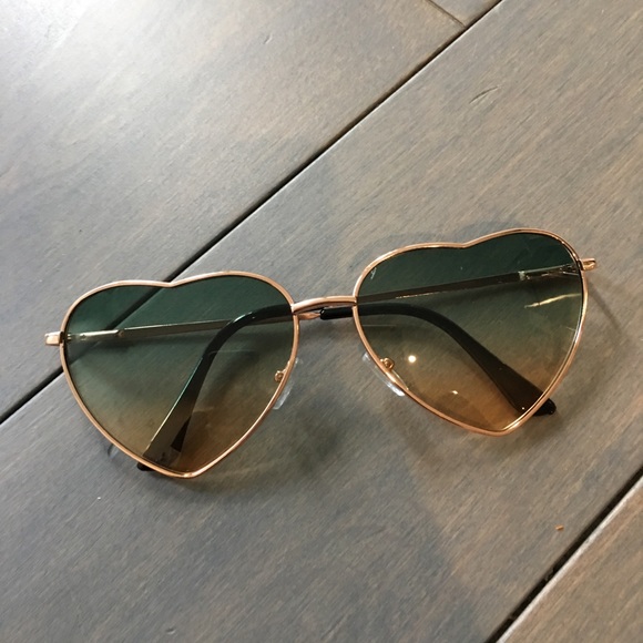 Gradient Heart Shape Sunglasses - Picture 4 of 7